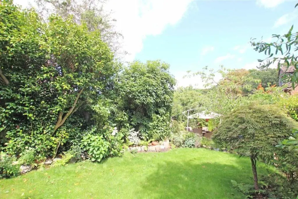Large & Spacious 5 Bedroom, 3.5 Bathroom House Southampton Velká Británie