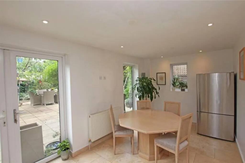Holiday home Large & Spacious 5 Bedroom, 3.5 Bathroom House Southampton